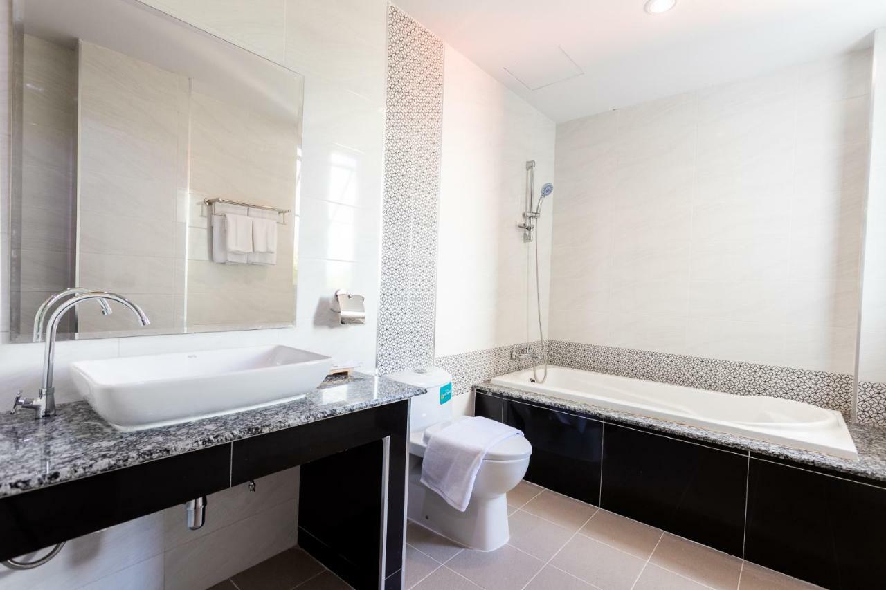 O2 Hotel Lopburi Kültér fotó